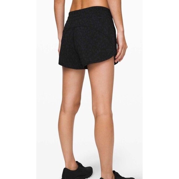 Lululemon Tracker V 4" Formation Camo Black Shorts Multi SZ 6 Leopard Running - Picture 2 of 7